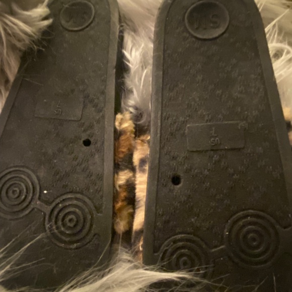 Steve Madden fur slippers - Picture 3 of 4